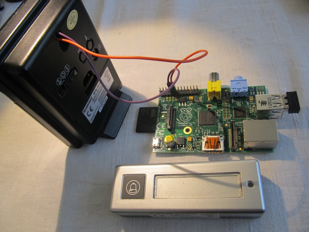 Raspberry Pi email/SMS doorbell notifier + picture of the person ringing it | Martin's corner on the web